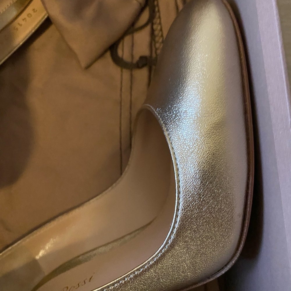 GIANVITO ROSSI Roma Gold Pumps - Picture 7 of 8
